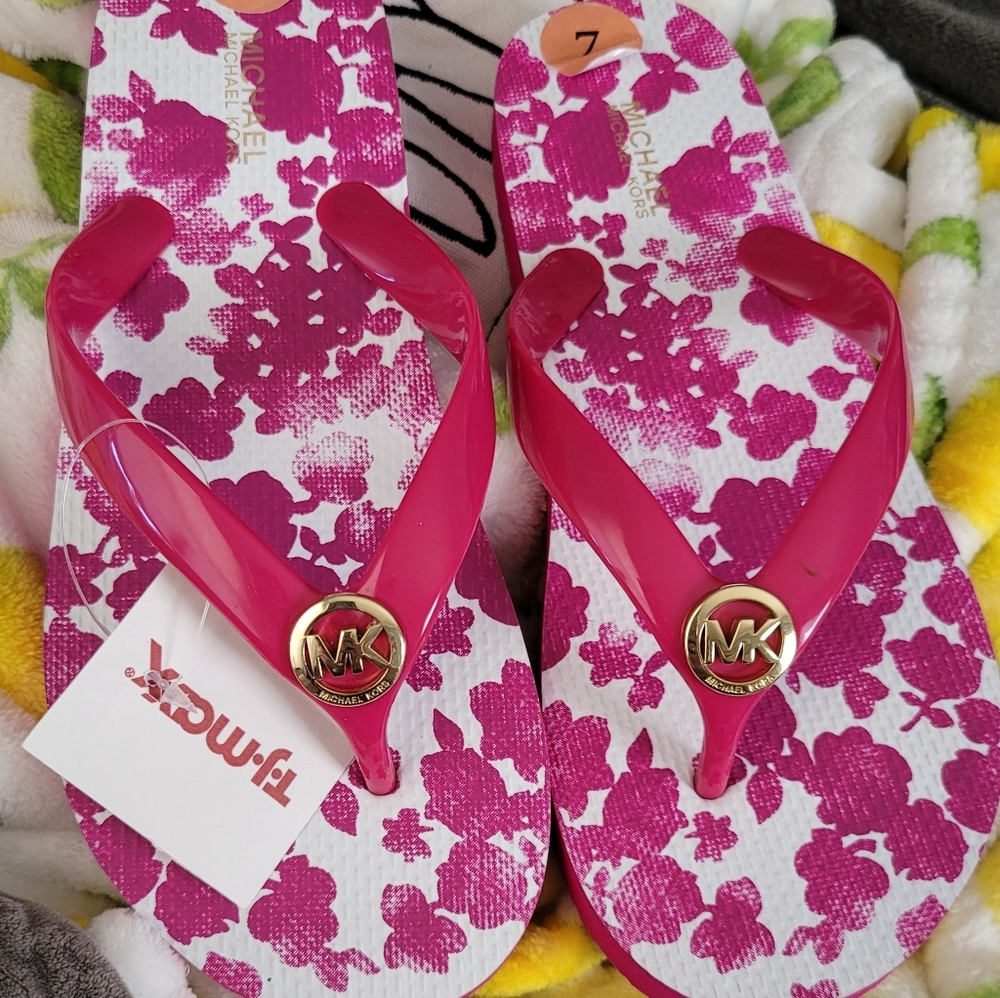 Michael Kors Pink Flip Flops size 7 NEW